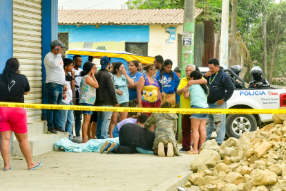 La Policía acordonó el área. Familiares llegaron a reconocer a la víctima.