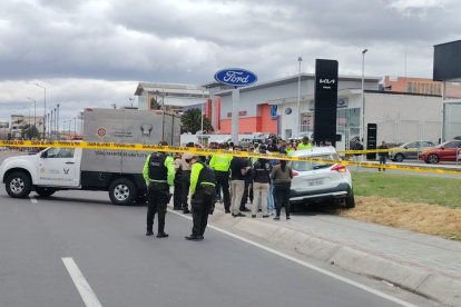 El cuerpo fue retirado del lugar por personal de criminalística.