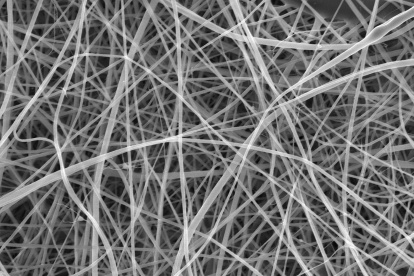 El equipo utilizó un microscopio electrónico de barrido. Cada hebra individual es demasiado estrecha para ser captada claramente por cualquier tipo de cámara de luz visible o microscopio.