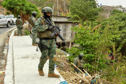 Fuerzas Armadas ingresaron al cerro Las Cabras, sector invadido por bandas delictivas.