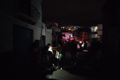Los cortes de luz continúan en Ecuador.