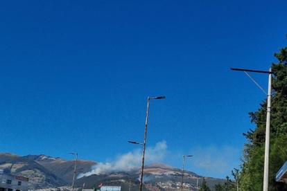 Los incendios forestales en las laderas del Pichincha se pueden observar desde sectores del norte, como El Condado, Carcelén, etc.