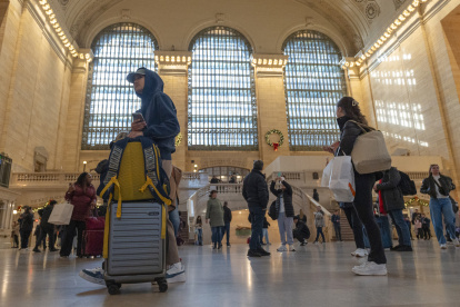 Pasajeros en la estación Gran Central de Nueva York, en Estados Unidos.