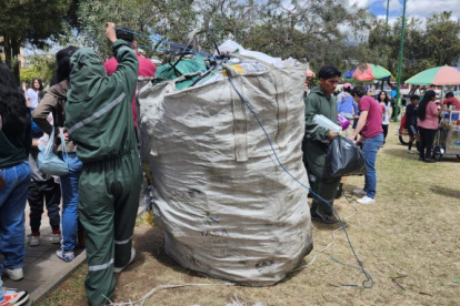 En barrios de la ciudad se promueve el reciclaje y la conciencia ambiental.