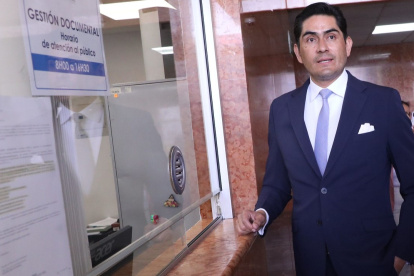 Viviana Veloz dijo que presentará una queja formal contra el asambleísta Hernán Zapata, por el polémico video de bailarinas de tecnocumbia en el Legislativo.