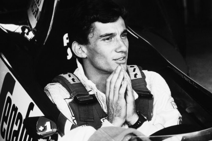 Ayrton Senna fue un piloto de automovilismo brasileño.