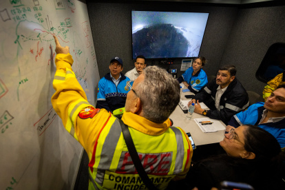 El Alcalde e Guayaquil, Aquiles Álvarez solicitó suspender la jornada educativa por 24 horas.