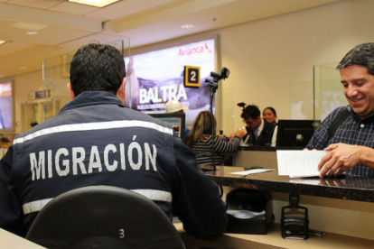 Ecuador regula el ingreso de menores de edad, así como las restricciones para ciudadanos de ciertos países que requieren visa para ingresar.