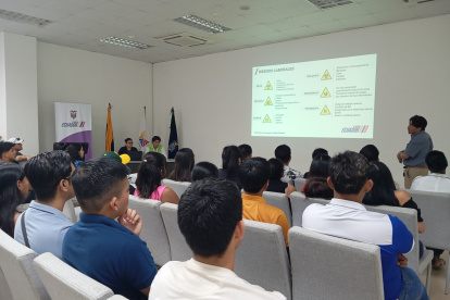 Socialización de programa Jóvenes en Acción, en Santa Elena.