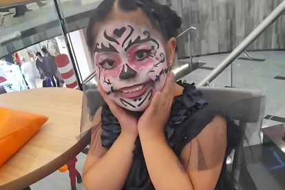 Doménica, de 10 años, acude al Centro Terapéutico Aprendiendo a Vivir, para niños con síndrome de Down, de la Fundación Reina de Quito.