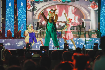El encendido del árbol en el Malecón se ha destacado por llevar a cabo una serie de actos navideños.