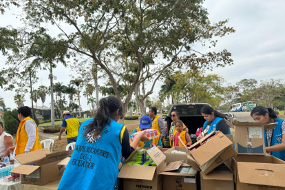 Las familias de 60 colaboradores de un club social y deportivo recibieron atención médica y refrigerios.