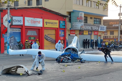La avioneta Diamond de la Escuela Superior Militar de Aviación (ESMA) Cosme Renella Barbatto que se accidentó en La Libertad, Santa Elena.