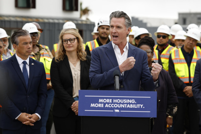 San Francisco (EE.UU.). El gobernador de California, Gavin Newsom, durante una reciente actividad en relacionada con la falta de vivienda local.