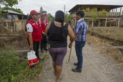 Varios migrantes en una zona rural de Guatemala.