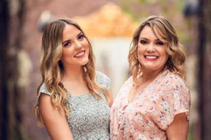 Úrsula Strenge junto a su hija Camila.