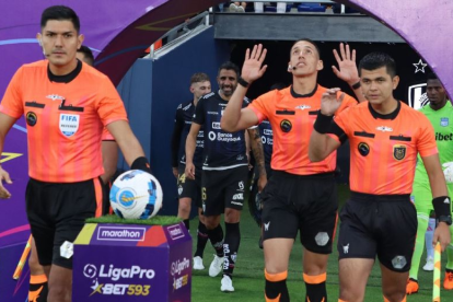 El árbitro central Bryan Loayza (i) ha estado presente en tres finales de LigaPro