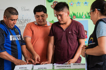 Miembros de las juntas receptoras del voto.