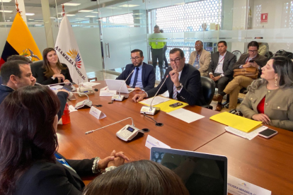 Mesa de Desarrollo Económico trata la Ley de Alivio Financiero.