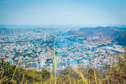 A lo largo del día se han hecho sobrevuelos en Cerro Azul para monitorear el estado de los puntos críticos.