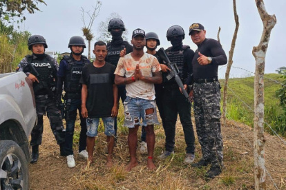El futbolista Pedro Pablo Perlaza (c) fue liberado la tarde de este miércoles 4 de diciembre del 2024 por elementos de la Unase.