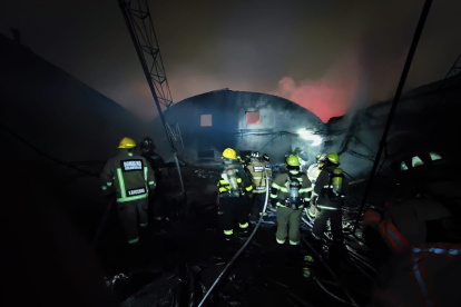Personal bomberil acudió al kilómetro 9,5 de la vía a Daule para atender la emergencia.