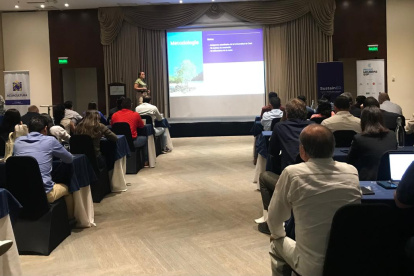 Más de 60 personas de la industria camaronera asistieron al evento.