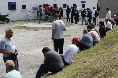 Este fue el ambiente que perduró en las boleterías del estadio Rodrigo Paz Delgado.