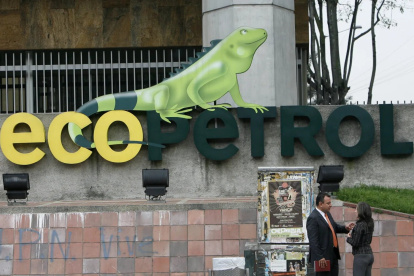 Imagen de archivo de la vista del logo de la petrolera estatal colombiana Ecopetrol.