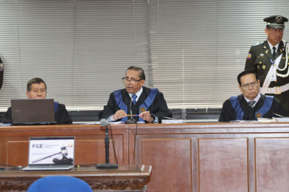 Autoridad. Los conjueces temporales Olavo Hernández, Hernán Barros y Edison Cantos llegaron a la CNJ el 27 de noviembre, designados por la Judicatura.