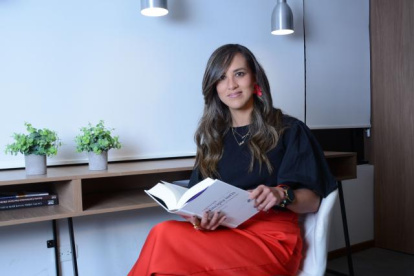 María Dolores Miño, es una abogada especializada en derechos humanos, en lo constitucional, derecho internacional y es docente universitaria.