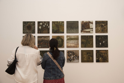 La muestra reúne los trabajos de treinta y siete artistas. Se presenta en la capital.