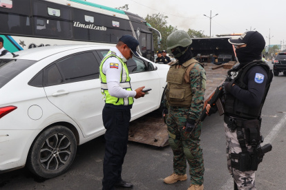La CTE, en coordinación con las Fuerzas Armadas, la Policía y la Gobernación del Guayas, participará en operativos de seguridad vial, como el control de vehículos sin placas, entre otros.
