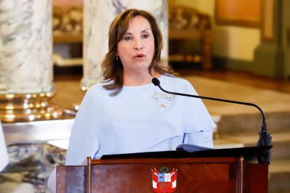 La presidenta de Perú, Dina Boluarte durante un acto diplomático en el salón Dorado del Palacio de Gobierno en Lima (Perú).