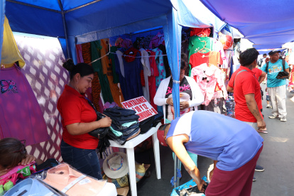 Centro. Uno de los corredores navideños que el Municipio de Guayaquil ha organizado.