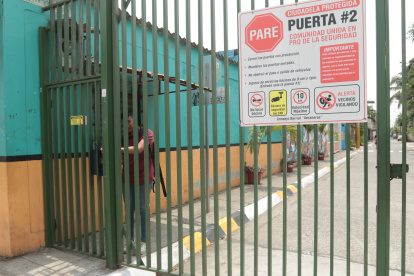 Debido a los constantes secuestros que se han registrado en el Puerto Principal, más ciudadelas optan por instalar cercado.