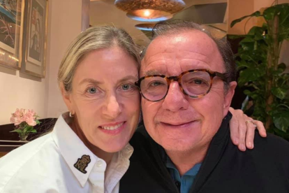 Annabella Azin y su esposo Álvaro Noboa, quien tiene 74 años y buscó la presidencia de Ecuador, en cinco oportunidades.