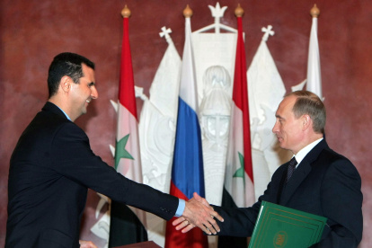 ARCHIVO. Al Asad y Putin son aliados y han colaborado juntos en misiones militares.
