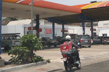 Estación. Ayer, domingo 8 de diciembre de 2024, en Guayaquil, las gasolineras atendieron con normalidad.