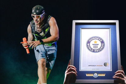 El colombiano Feid rompió un Récord Guinness corriendo en el escenario.