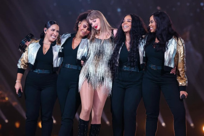 Taylor Swift y su equipo en los últimos conciertos en Canadá.