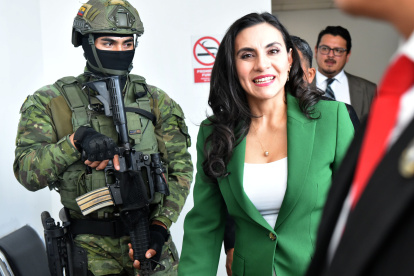 La vicepresidenta Verónica Abad durante el receso de la audiencia en el Complejo Judicial habló con los medios de comunicación