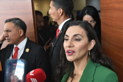 Verónica Abad se dirigió a la prensa antes de ingresar a la audiencia.