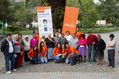 La fundación busca incluir personas para la entrega de vestimenta a los más vulnerables.