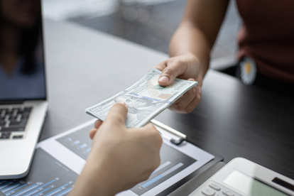 El SRI mantiene un retraso de tres meses en el pago de devoluciones de IVA a adultos mayores.