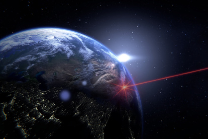 Referencial. La Tierra recibe un mensaje enviado por láser.