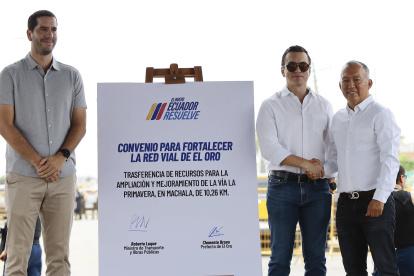 El primer mandatario estuvo acompañado del ministro de Transporte, Roberto Luque.