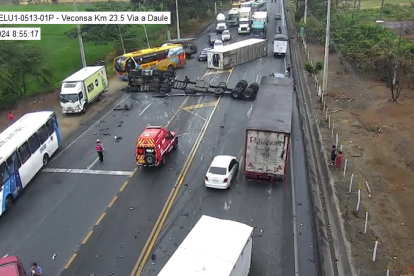 Así quedó el contenedor tras el accidente registrado este 12 de diciembre en la vía Daule.