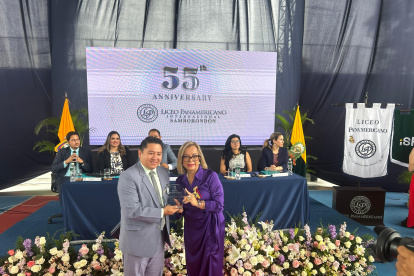 La Asamblea Nacional condecoró a la rectora del plante educativo por su destacada labor.