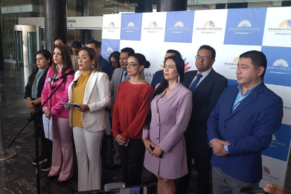 Legisladoras del correísmo aseguran que los chats atribuidos a Villavicencio evidencian delitos graves dentro del sistema judicial.